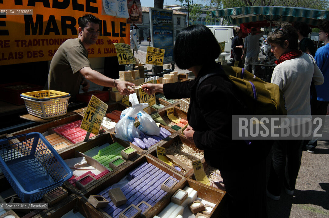 ( FRANCIA  )  PROVENCE-ALPES-COTE DAZUR ARLES : MERCATO DEL SABATO © 2003 Graziano Arici/Rosebud2 / GEO SAPONE