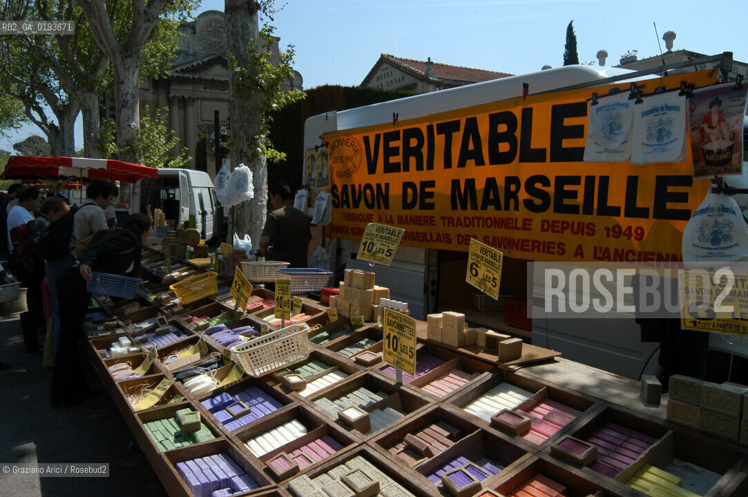 ( FRANCIA  )  PROVENCE-ALPES-COTE DAZUR ARLES : MERCATO DEL SABATO © 2003 Graziano Arici/Rosebud2 / GEO SAPONE