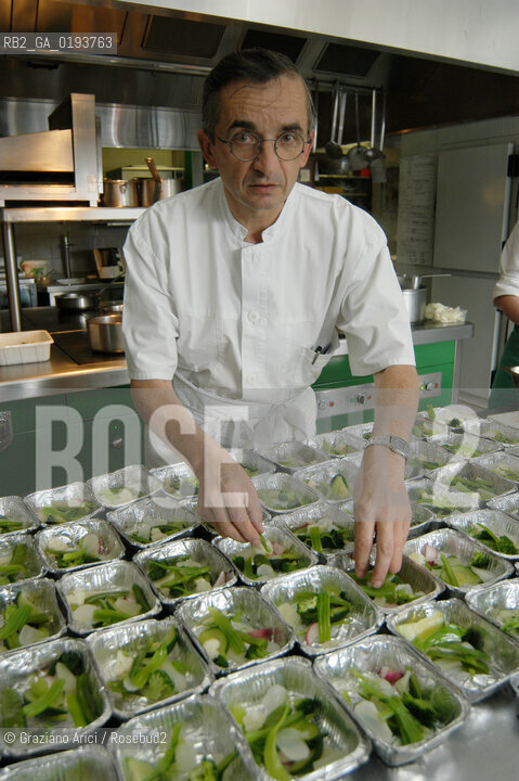 ( FRANCIA  )  MIDI-PYRENEES  ALTIPIANO DELLAUBRAC LAGUIOLE : RISTORANTE E ALBERGO DELLO CHEF MICHEL BRAS - LO CHEF MICHEL BRAS © 2003 Graziano Arici/Rosebud2 / GEO / GASTRONOMIA / CUOCO