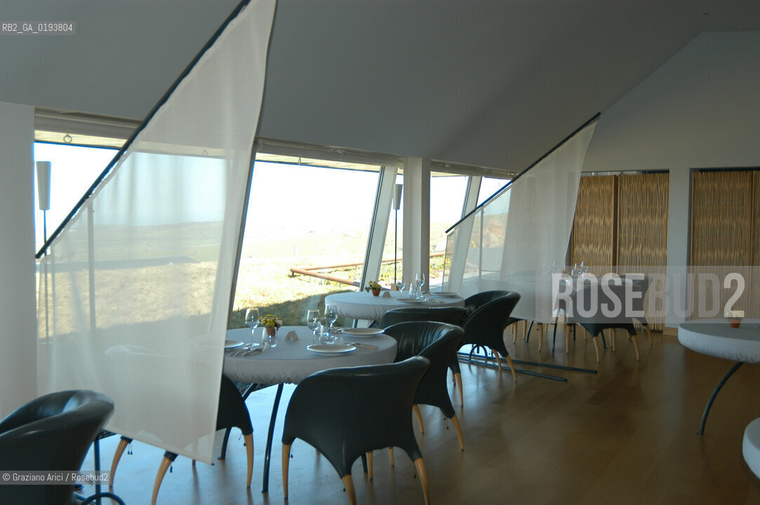 ( FRANCIA  )  MIDI-PYRENEES  ALTIPIANO DELLAUBRAC LAGUIOLE : RISTORANTE E ALBERGO DELLO CHEF MICHEL BRAS - IL RISTORANTE.S © 2003 Graziano Arici/Rosebud2 / GEO / GASTRONOMIA / CUOCO