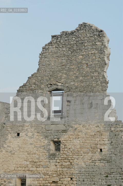 ( FRANCIA  )  PROVENCE-ALPES-COTE DAZUR LACOSTE :IL CASTELLO DEL MARCHESE DE SADE © 2003 Graziano Arici/Rosebud2 / GEO