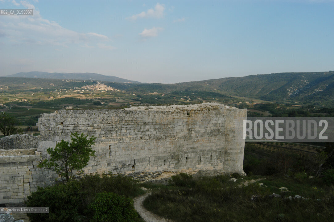 ( FRANCIA  )  PROVENCE-ALPES-COTE DAZUR LACOSTE :IL CASTELLO DEL MARCHESE DE SADE © 2003 Graziano Arici/Rosebud2 / GEO
