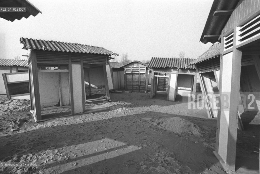 CABINE DISTRUTTE DALL ALTA MAREA AL LIDO  - VENEZIA - 1980 - ©Graziano Arici/Rosebud2 / SPIAGGIA / ACQUA ALTA
