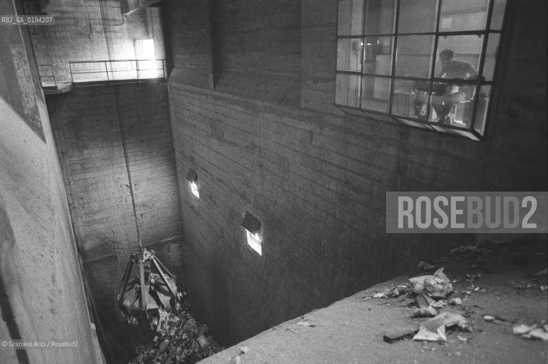 INCENERITORE A SACCA FISOLA , GIUDECCA - VENEZIA - 1979 - ©Graziano Arici/Rosebud2 / ECOLOGIA / SPAZZATURA