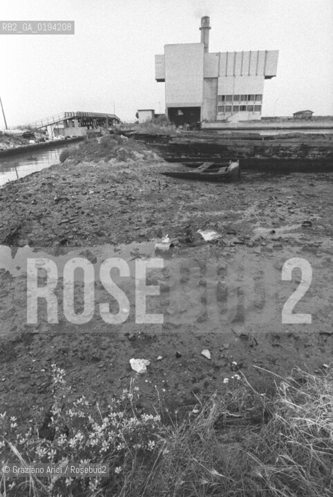 INCENERITORE A SACCA FISOLA , GIUDECCA - VENEZIA - 1979 - ©Graziano Arici/Rosebud2 / ECOLOGIA / SPAZZATURA