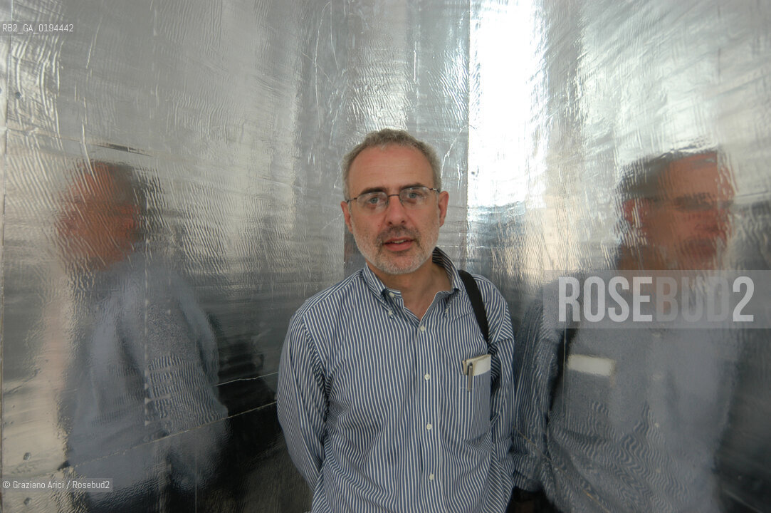 50¡ ESPOSIZIONE INTERNAZIONALE DARTE LA BIENNALE DI VENEZIA : IL DIRETTORE DEL SETTORE ARTI VISIVE DELLA BIENNALE DI VENEZIA FRANCESCO BONAMI  - © 2003 Graziano Arici/Rosebud2