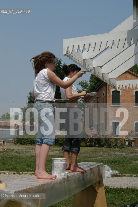 50¡ ESPOSIZIONE INTERNAZIONALE DARTE LA BIENNALE DI VENEZIA : SEZIONE UTOPIA STATION  - © 2003 Graziano Arici/Rosebud2
