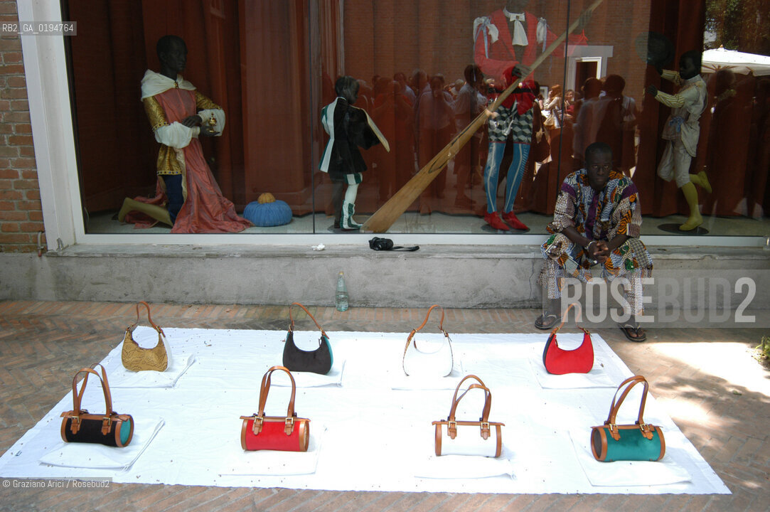 50¡ ESPOSIZIONE INTERNAZIONALE DARTE LA BIENNALE DI VENEZIA - GIARDINI - PADIGLIONE DEGLI STATI UNITI DAMERICA  © 2003 Graziano Arici/Rosebud2