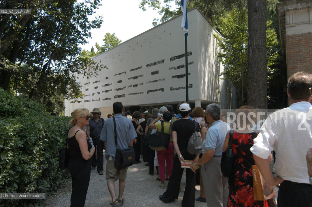 50¡ ESPOSIZIONE INTERNAZIONALE DARTE LA BIENNALE DI VENEZIA - GIARDINI - PADIGLIONE DI ISRAELE  © 2003 Graziano Arici/Rosebud2