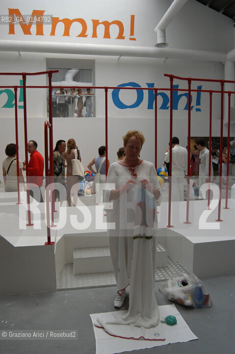 50¡ ESPOSIZIONE INTERNAZIONALE DARTE LA BIENNALE DI VENEZIA - GIARDINI - PADIGLIONE ITALIA -   © 2003 Graziano Arici/Rosebud2