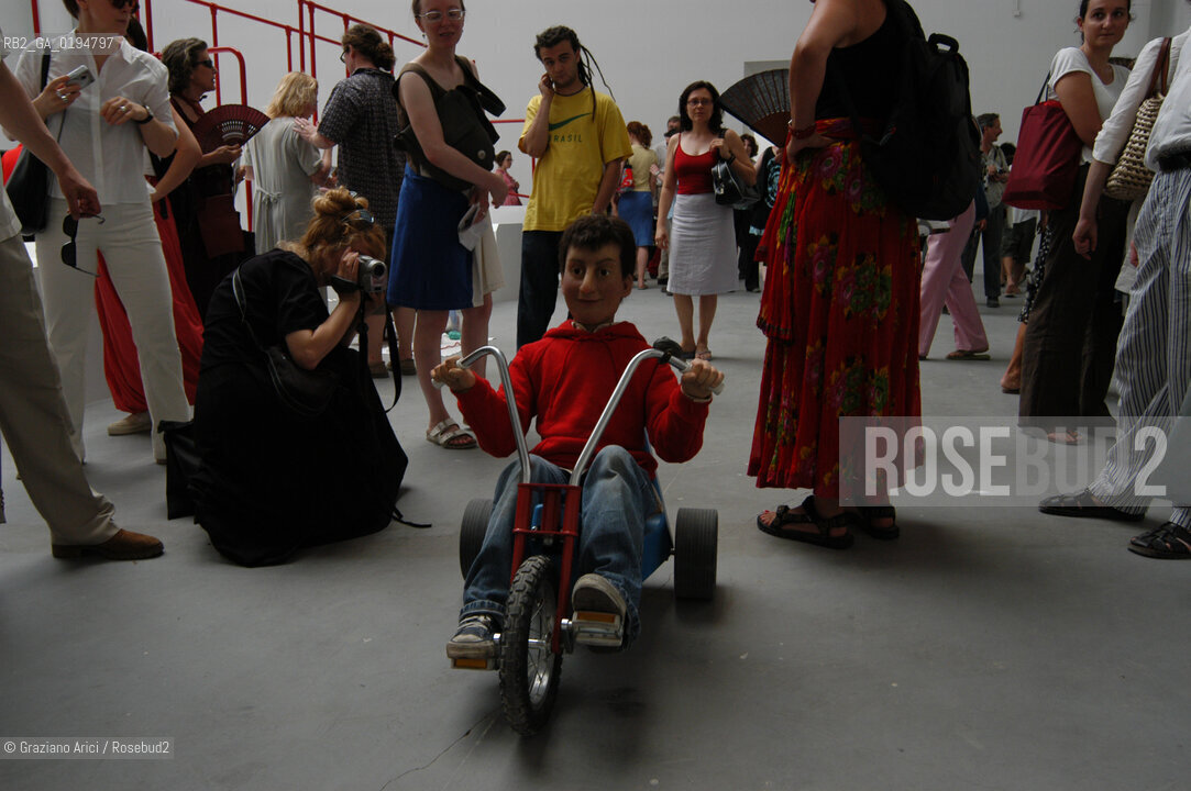 50¡ ESPOSIZIONE INTERNAZIONALE DARTE LA BIENNALE DI VENEZIA - GIARDINI - PADIGLIONE ITALIA - AUTOMA  © 2003 Graziano Arici/Rosebud2