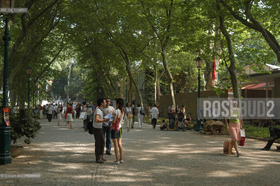 50¡ ESPOSIZIONE INTERNAZIONALE DARTE LA BIENNALE DI VENEZIA GIARDINI DELLA BIENNALE   © 2003 Graziano Arici/Rosebud2
