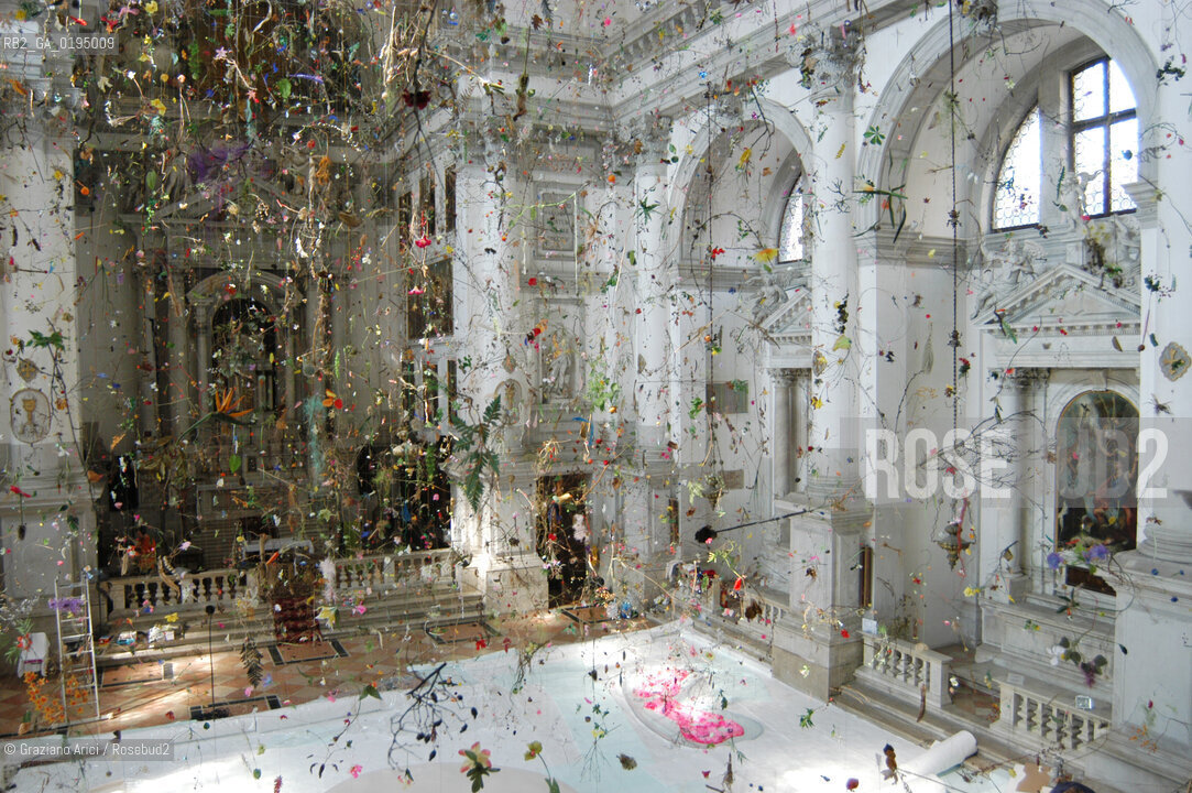 50¡ ESPOSIZIONE INTERNAZIONALE DARTE LA BIENNALE DI VENEZIA - CHIESA DI S.STAE - INSTALLAZIONE GIARDINO CALANTE FALLING GARDEN DEGLI ARTISTI SVIZZERI GERDA STEINER E JORG LENZLINGER - ©Graziano Arici/Rosebud2