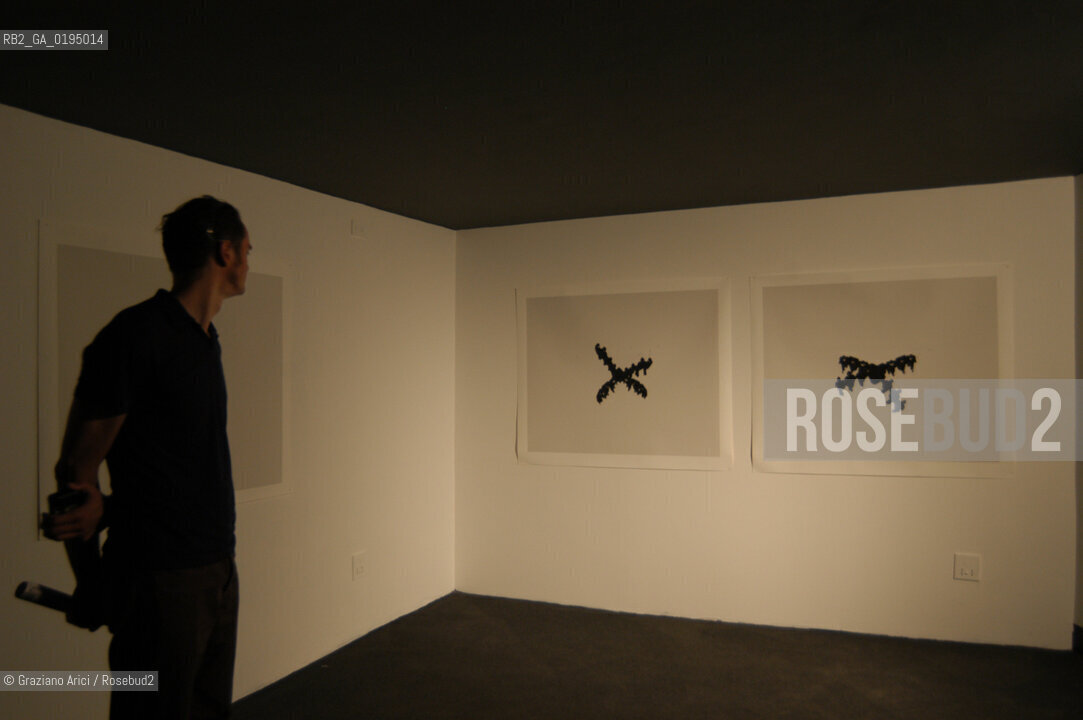 50¡ ESPOSIZIONE INTERNAZIONALE DARTE LA BIENNALE DI VENEZIA ISRAEL PAVILLION INSTALLATION OF THE ARTIST MICHAL ROVNER  © 2003 Graziano Arici/Rosebud2/GRAZIA NERI