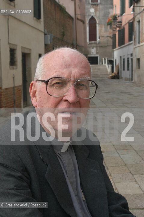 VENEZIA  2-5 OTTOBRE 2003 FONDAMENTA  SENZA PIU -  IL SACERDOTE GEORGE COYNE DIRETTORE DELLOSSERVATORIO DELLA SPECOLA VATICANA  ©Graziano Arici/Rosebud2