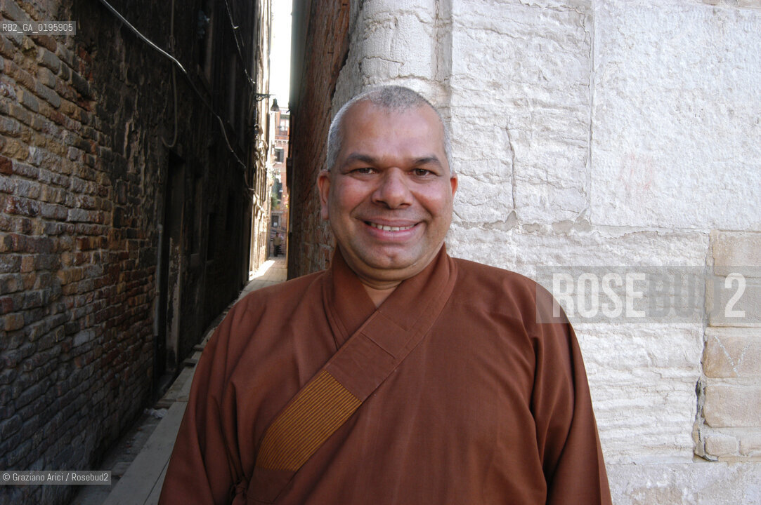 VENEZIA  2-5 OTTOBRE 2003 FONDAMENTA  SENZA PIU - IL MONACO BUDDISTA TAMPALAWELA DHAMMARATANA RESPONSABILE DEL UNIONE BUDDISTA PRESSO LONU  ©Graziano Arici/Rosebud2