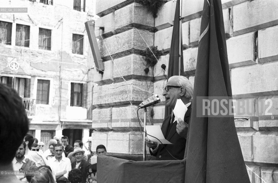 VENEZIA CONTESTAZIONE DEL 68 COMIZIO IN VIA GARIBALDI DI GIOBATTA GIANQUINTO  © 1968 Graziano Arici/Rosebud2