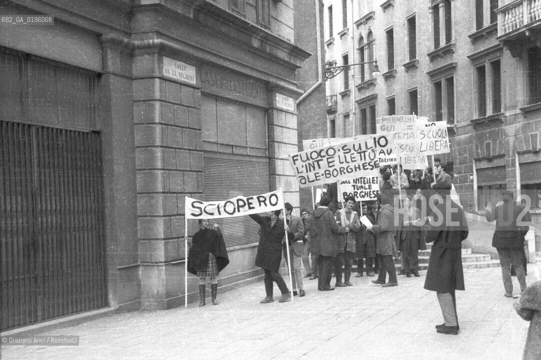 VENEZIA CONTESTAZIONE DEL 68 MANIFESTAZIONE STUDENTESCA  © 1968 Graziano Arici/Rosebud2