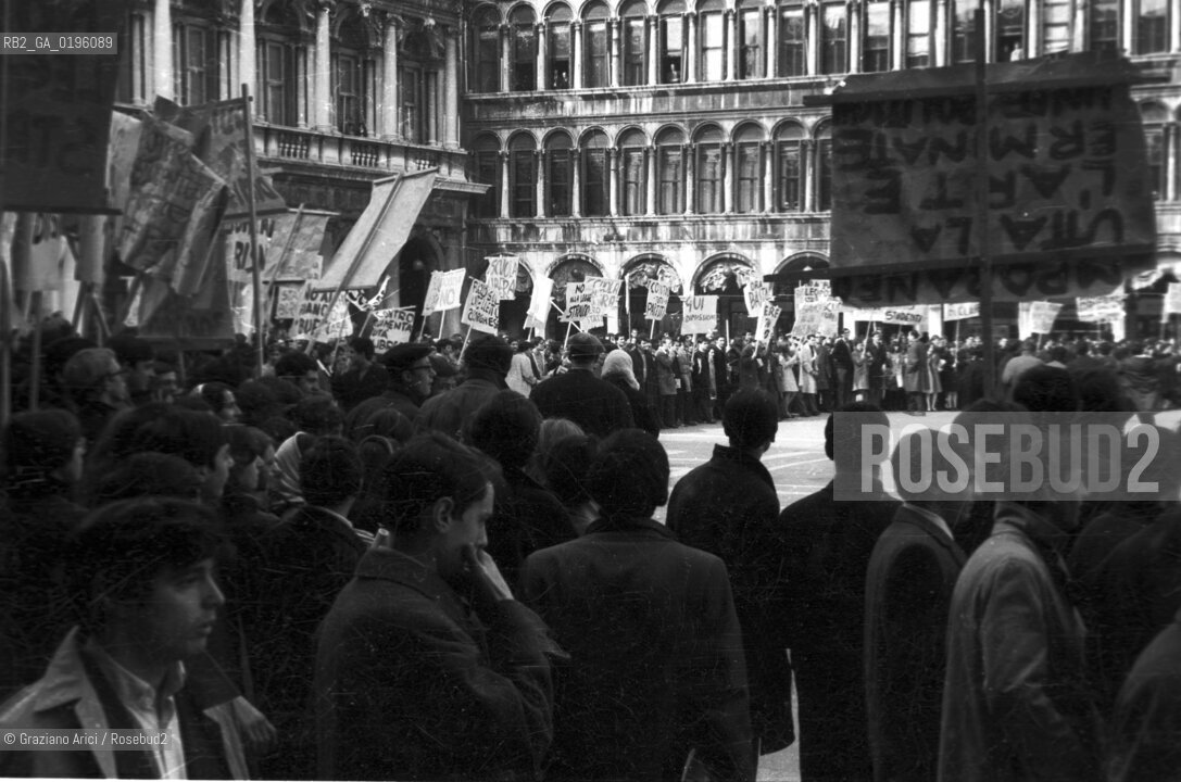VENEZIA CONTESTAZIONE DEL 68 MANIFESTAZIONE DEGLI STUDENTI CONTRO LA LEGGE GUI  © 1968 Graziano Arici/Rosebud2 /