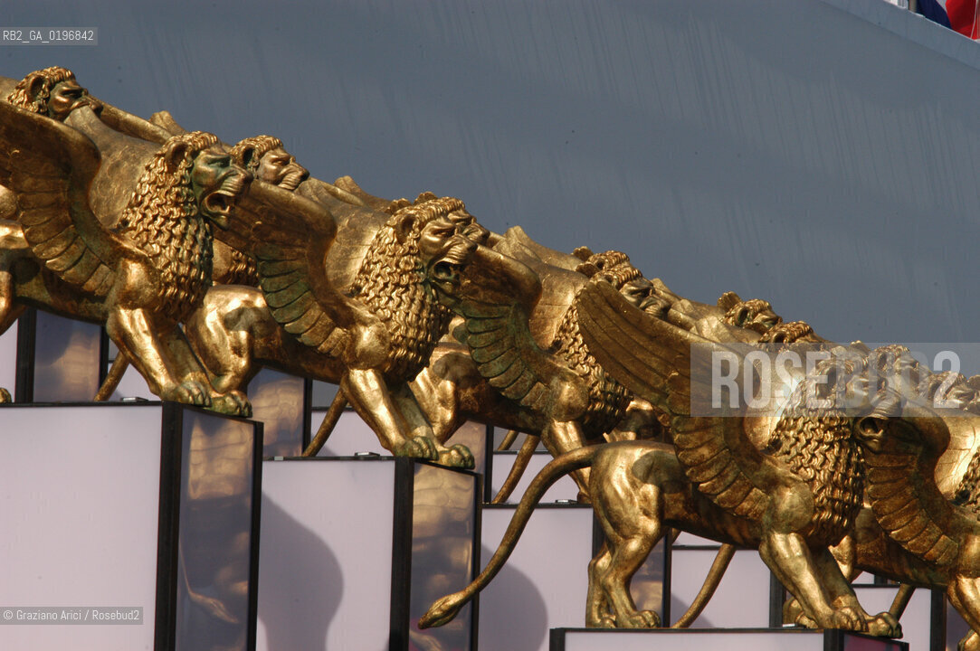 01_09_04 VENEZIA 61¡ VENICE FILM FESTIVAL : - THE FILM FESTIVAL PALACE .©Graziano Arici/Rosebud2 CINEMA
