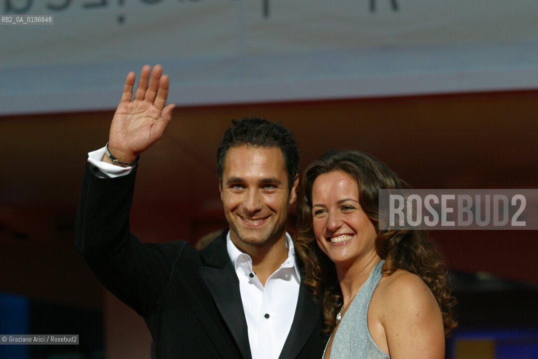 01_09_04 VENICE - 61¡ FILM FESTIVAL -.THE ACTOR ROUL BOVA WITH HIS WIFE CHIARA.©Graziano Arici/Rosebud2 CINEMA