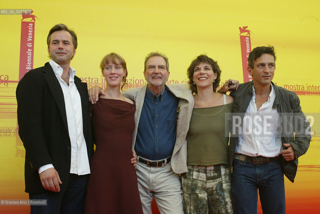 04_09_04 VENICE - 61¡ FILM FESTIVAL - FILM HEIMAT 3, CHRONIK EINER ZEITENWENDE.  L to R THE ACTOR CHRISTIAN LEONARD, THE ACTRESS NICOLA SCHOSSLER, THE DIRECTOR EDGAR REITZ, THE ACTRESS SALOME KAMMER AND THE ACTOR HENRY ARNOLD.©Graziano Arici/Rosebud2 CINEMA
