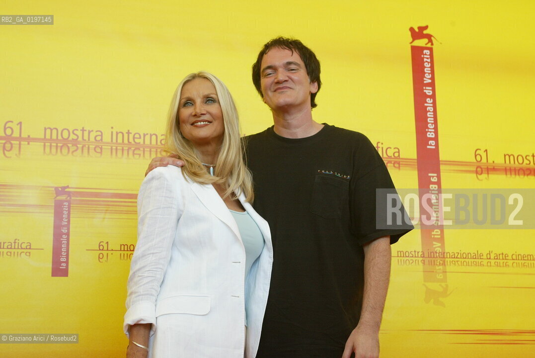 05_09_04 VENICE 61¡ FILM FESTIVAL - SECRET HISTORY OF THE ITALIAN CINEMA - ITALIAN KINGS OF THE Bs. THE DIRECTOR QUENTIN TARANTINO WITH BARBARA BOUCHET.©Graziano Arici/Rosebud2 CINEMA