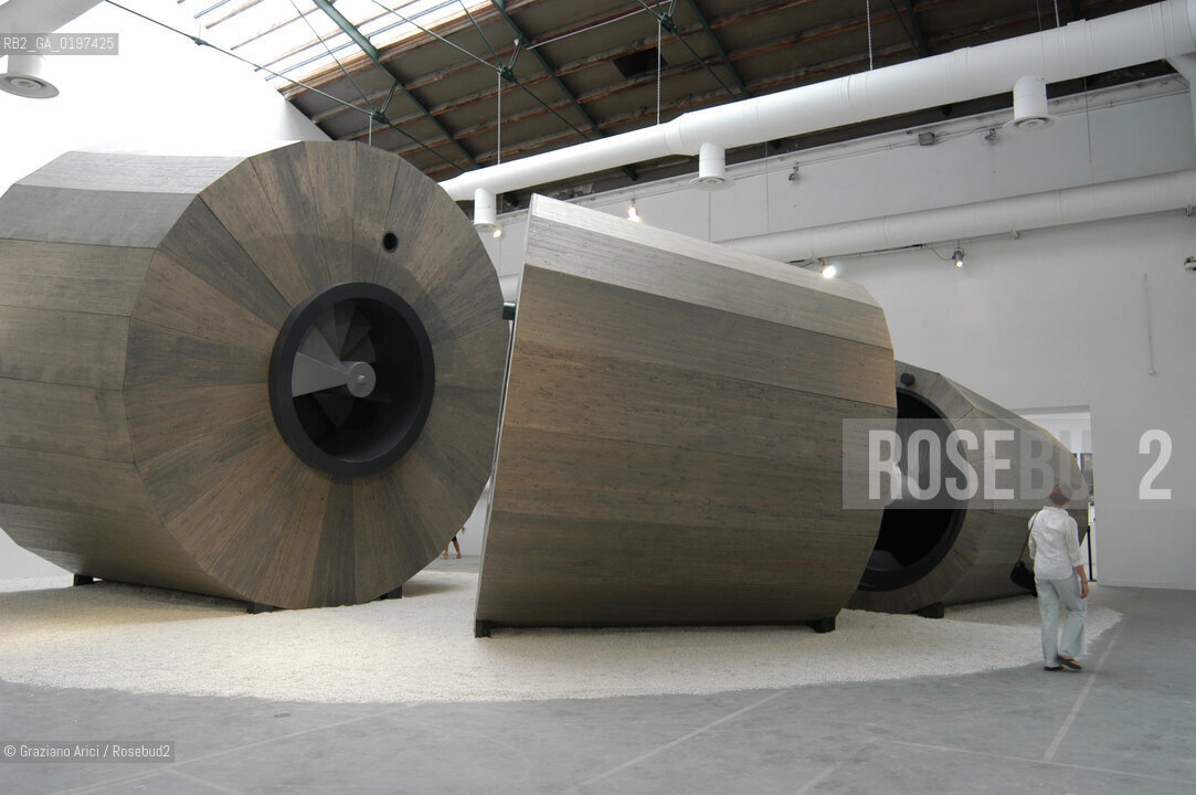 VENEZIA 09/09/04   - 9¡ MOSTRA INTERNAZIONALE DI ARCHITETTURA - BIENNALE ARCHITETTURA :  PADIGLIONE ITALIA : TURRIS BABEL AND LIGHTING DI MASSIMO SCOLARI ©Graziano Arici/Rosebud2