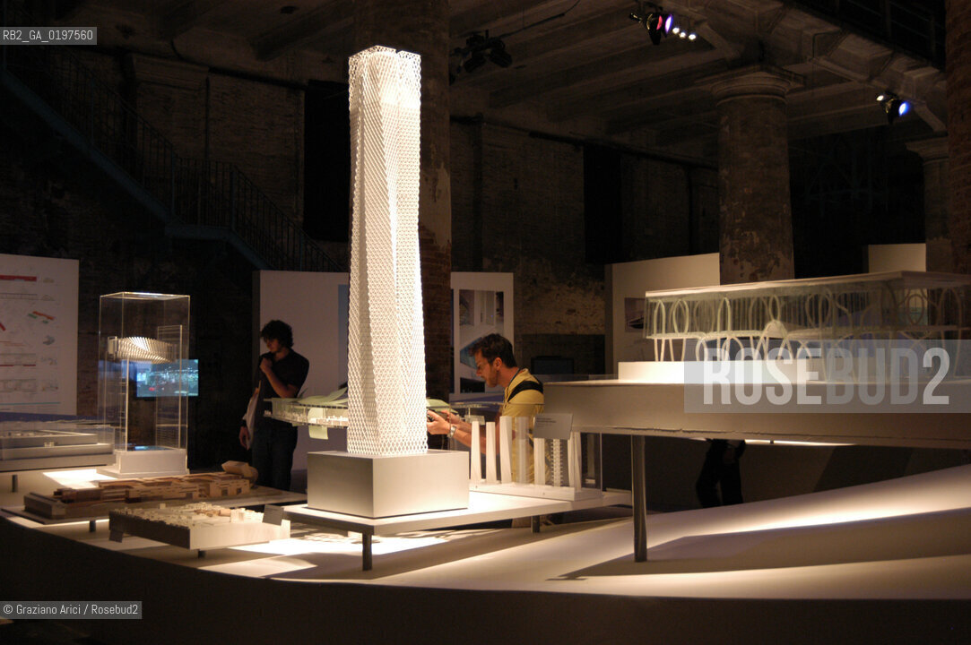 VENEZIA 09/09/04   - 9¡ MOSTRA INTERNAZIONALE DI ARCHITETTURA - BIENNALE ARCHITETTURA : SKIDMORE OWINGS & MERRILL - JINGLING TOWER