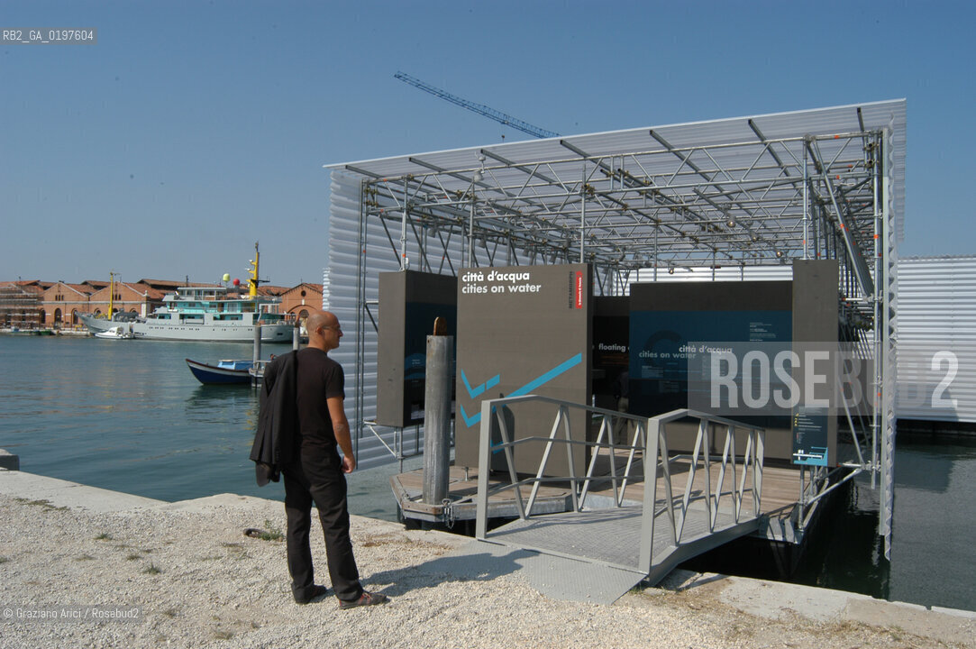 VENEZIA 09/09/04   - 9¡ MOSTRA INTERNAZIONALE DI ARCHITETTURA - BIENNALE ARCHITETTURA :  PADIGLIONE DELLE CITTA DACQUA  ©Graziano Arici/Rosebud2 ARSENALE