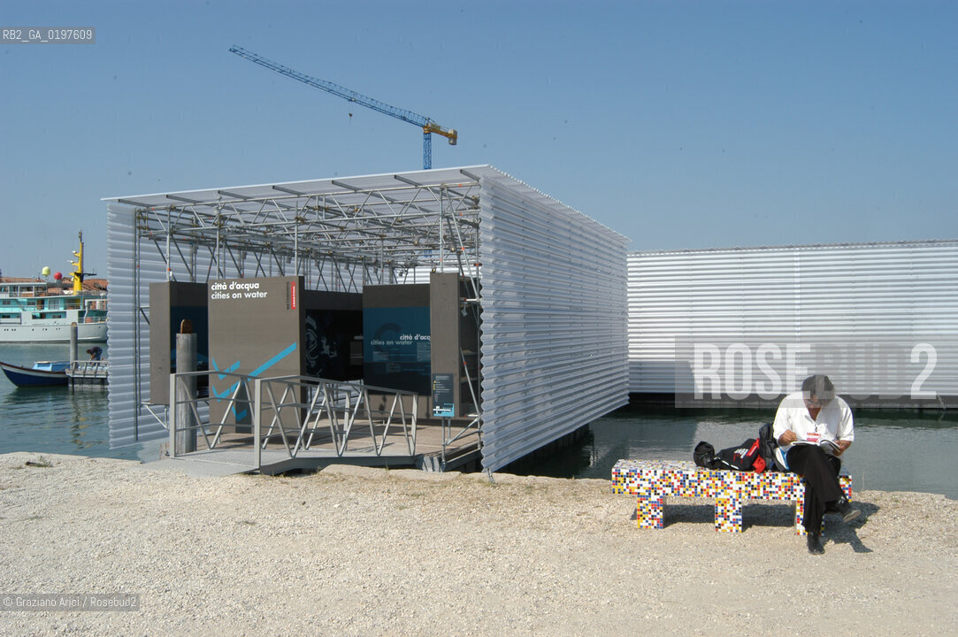 VENEZIA 09/09/04   - 9¡ MOSTRA INTERNAZIONALE DI ARCHITETTURA - BIENNALE ARCHITETTURA :  PADIGLIONE DELLE CITTA DACQUA  ©Graziano Arici/Rosebud2 ARSENALE