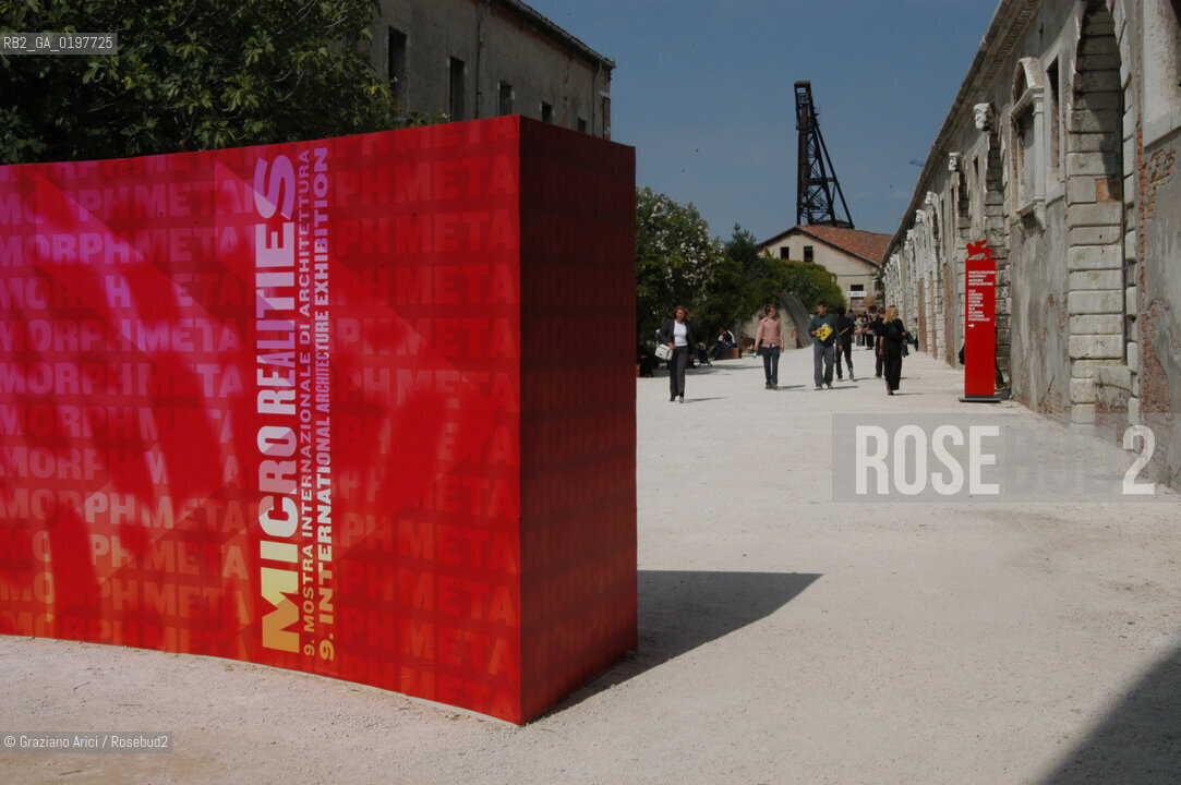 VENEZIA 09/09/04   - 9¡ MOSTRA INTERNAZIONALE DI ARCHITETTURA - BIENNALE ARCHITETTURA : ©Graziano Arici/Rosebud2  ARSENALE