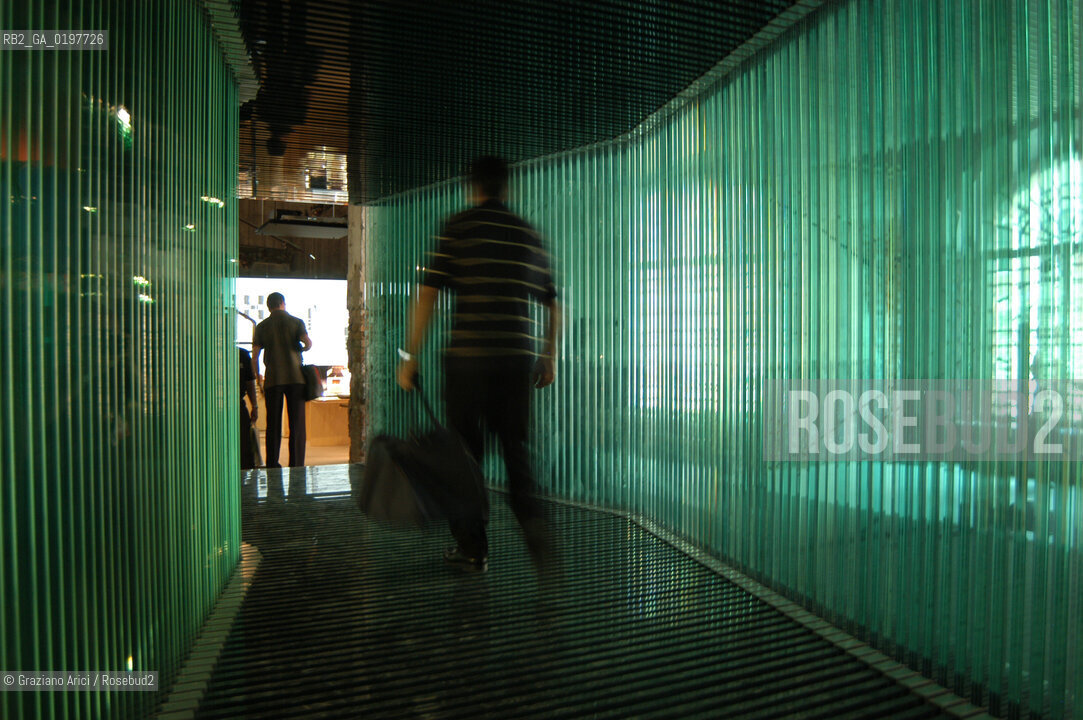 VENEZIA 09/09/04   - 9¡ MOSTRA INTERNAZIONALE DI ARCHITETTURA - BIENNALE ARCHITETTURA : ©Graziano Arici/Rosebud2  ARSENALE