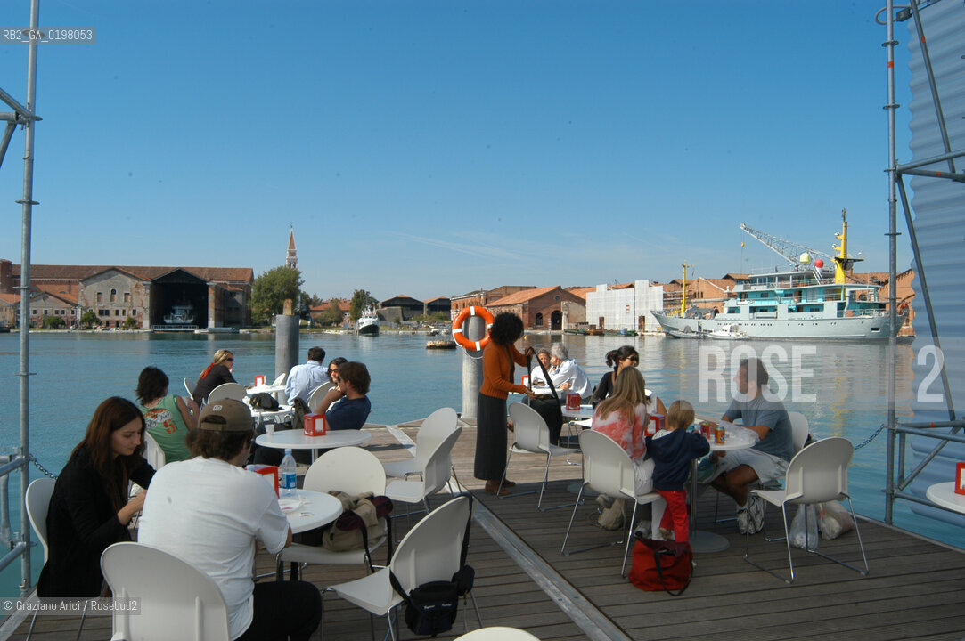 VENEZIA 9¡ BIENNALE ARCHITETTURA PADIGLIONE DI CITTA DACQUA © 2004 Graziano Arici/Rosebud2