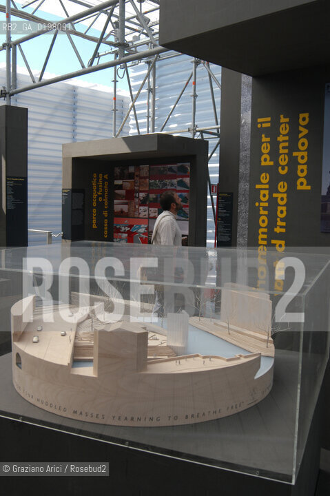 VENEZIA 9¡ BIENNALE ARCHITETTURA PADIGLIONE DI CITTA DACQUA © 2004 Graziano Arici/Rosebud2