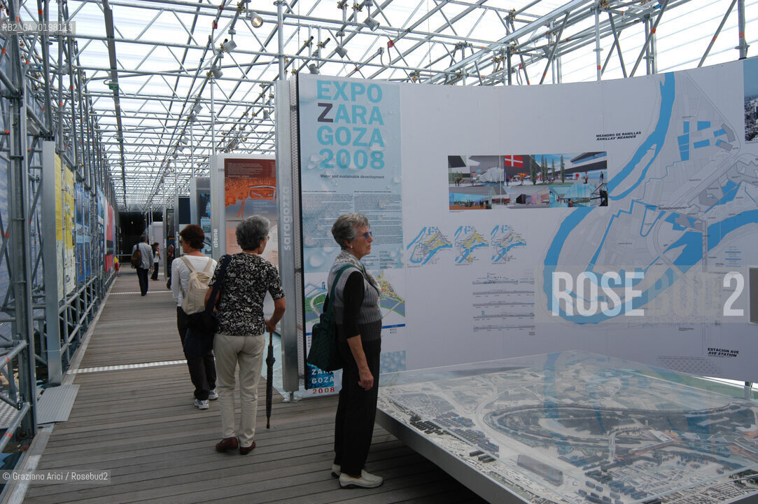VENEZIA 9¡ BIENNALE ARCHITETTURA PADIGLIONE DI CITTA DACQUA © 2004 Graziano Arici/Rosebud2