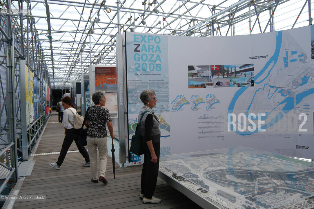 VENEZIA 9¡ BIENNALE ARCHITETTURA PADIGLIONE DI CITTA DACQUA © 2004 Graziano Arici/Rosebud2