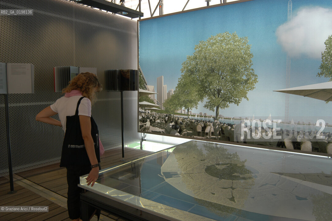 VENEZIA 9¡ BIENNALE ARCHITETTURA PADIGLIONE DI CITTA DACQUA © 2004 Graziano Arici/Rosebud2