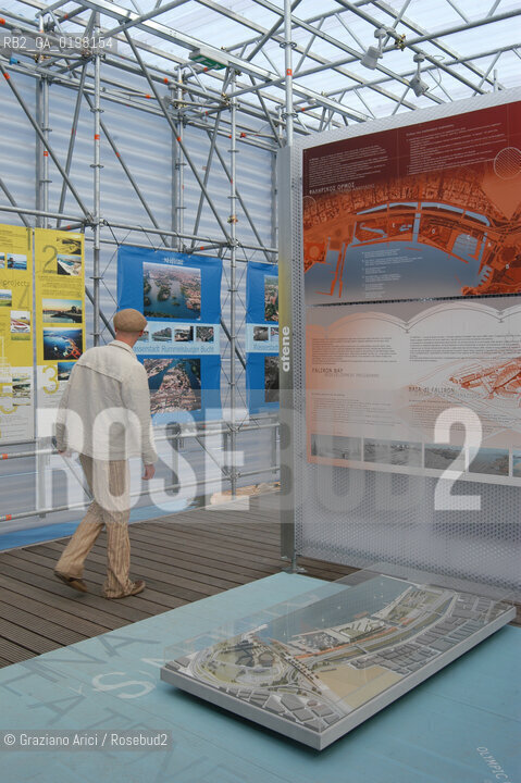 VENEZIA 9¡ BIENNALE ARCHITETTURA PADIGLIONE DI CITTA DACQUA © 2004 Graziano Arici/Rosebud2