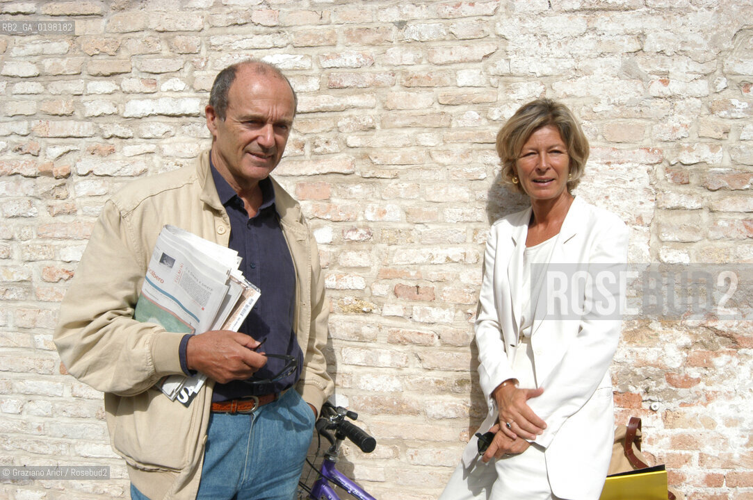 PORDENONE LO STORICO E CRITICO TEATRALE MASOLINO DAMICO CON LA SUA COMPAGNA, LA  CONDUTTRICE TELEVISIVA E GIORNALISTA GLORIA DE ANTONI - ©Graziano Arici/Rosebud2 TEATRO