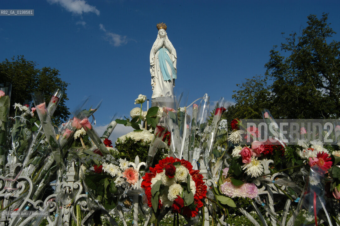 ( FRANCIA -FRANCE)  MIDI-PYRENEES LOURDES : THE STATUE OF THE VIRGIN MARY   © 2004 Graziano Arici/Rosebud2 / GEO PELLEGRINAGGIO  MADONNA