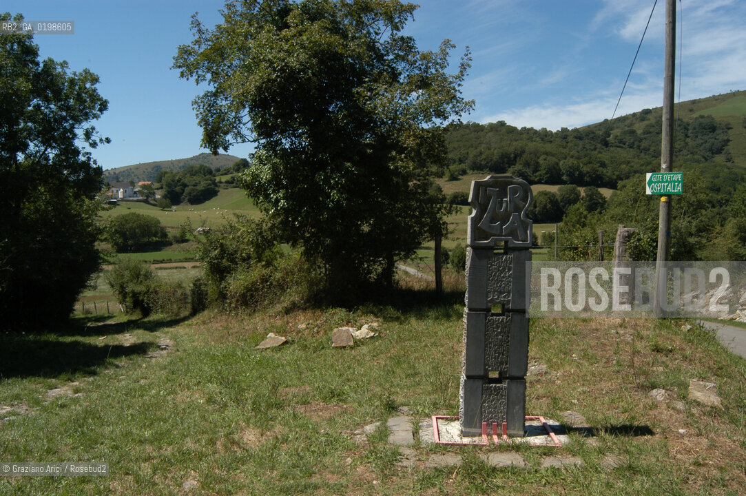 ( FRANCIA -FRANCE)  PAYS BASQUES OSTABAT : THE MONUMENT TO THE SANTIAGO DE COMPOSTELA PILGRIMS WAY   © 2004 Graziano Arici/Rosebud2 / GEO PELLEGRINAGGIO CAMINO