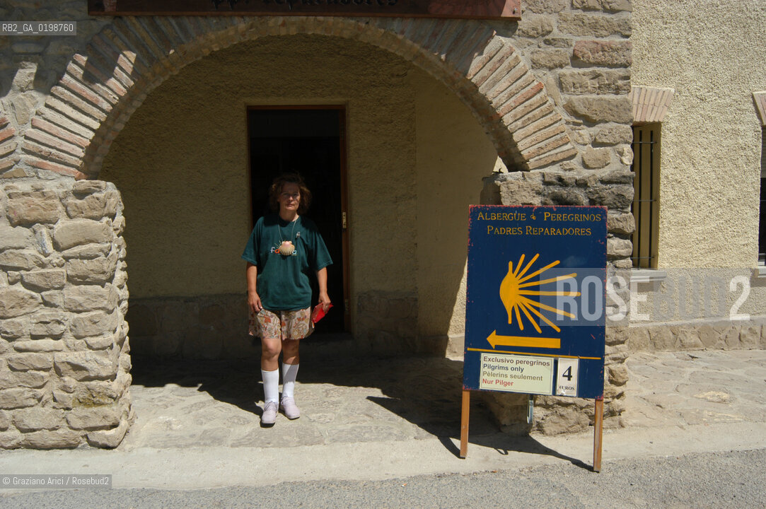 ( SPAGNA - SPAIN)    NAVARRA : PUENTE LA REINA: A  TOWN ON THE WAY TO SANTIAGO DE COMPOSTELA  - HOSTEL FOR THE PILGRIMS  © 2004 Graziano Arici/Rosebud2 / GEO PELLEGRINAGGIO CAMINO CONCHIGLIA.