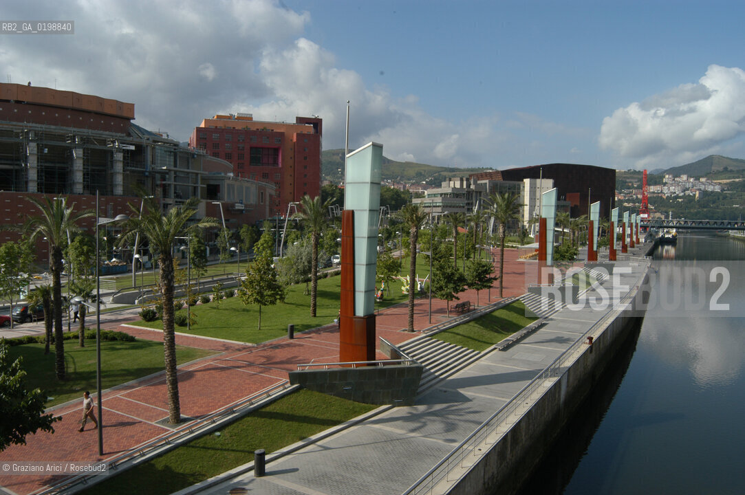 ( SPAGNA - SPAIN) BASQUE LAND VIZCAIA PAESI BASCHI : BILBAO : THE WATERFRONT  / GEO MUSEO ARCHITETTURA CONTEMPORANEA FIUME.