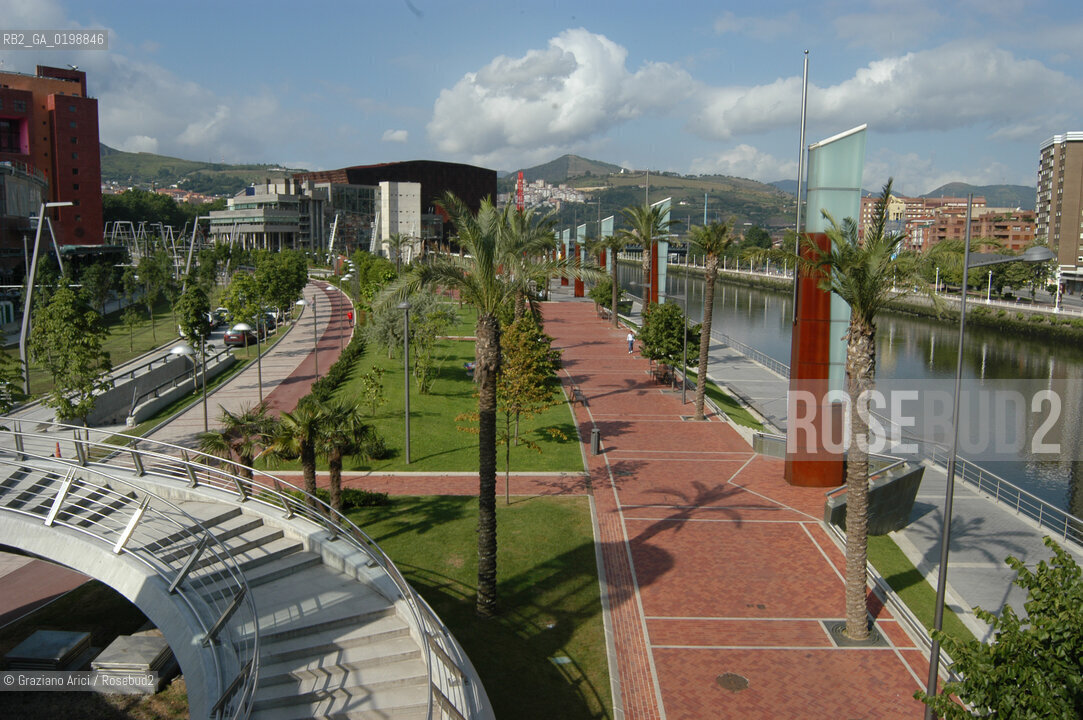 ( SPAGNA - SPAIN) BASQUE LAND VIZCAIA PAESI BASCHI : BILBAO : THE WATERFRONT  / GEO MUSEO ARCHITETTURA CONTEMPORANEA FIUME.