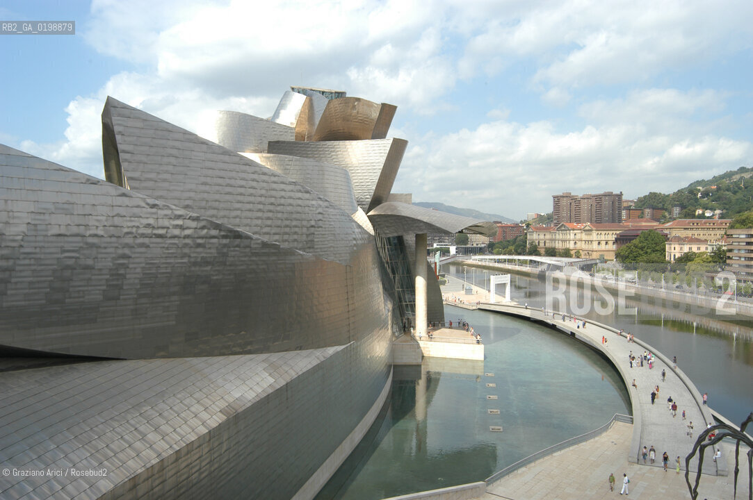 ( SPAGNA - SPAIN) BASQUE LAND VIZCAIA PAESI BASCHI : BILBAO : THE GUGGENHEIM MUSEUM DI FRANK GEHRY-  © 2004 Graziano Arici/Rosebud2 / GEO MUSEO ARCHITETTURA CONTEMPORANEA METALLO