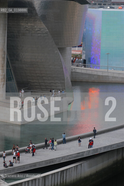 ( SPAGNA - SPAIN) BASQUE LAND VIZCAIA PAESI BASCHI : BILBAO : THE GUGGENHEIM MUSEUM DI FRANK GEHRY-  © 2004 Graziano Arici/Rosebud2 / GEO MUSEO ARCHITETTURA CONTEMPORANEA METALLO