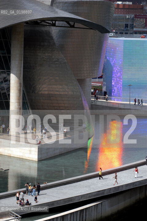 ( SPAGNA - SPAIN) BASQUE LAND VIZCAIA PAESI BASCHI : BILBAO : THE GUGGENHEIM MUSEUM DI FRANK GEHRY-  © 2004 Graziano Arici/Rosebud2 / GEO MUSEO ARCHITETTURA CONTEMPORANEA METALLO