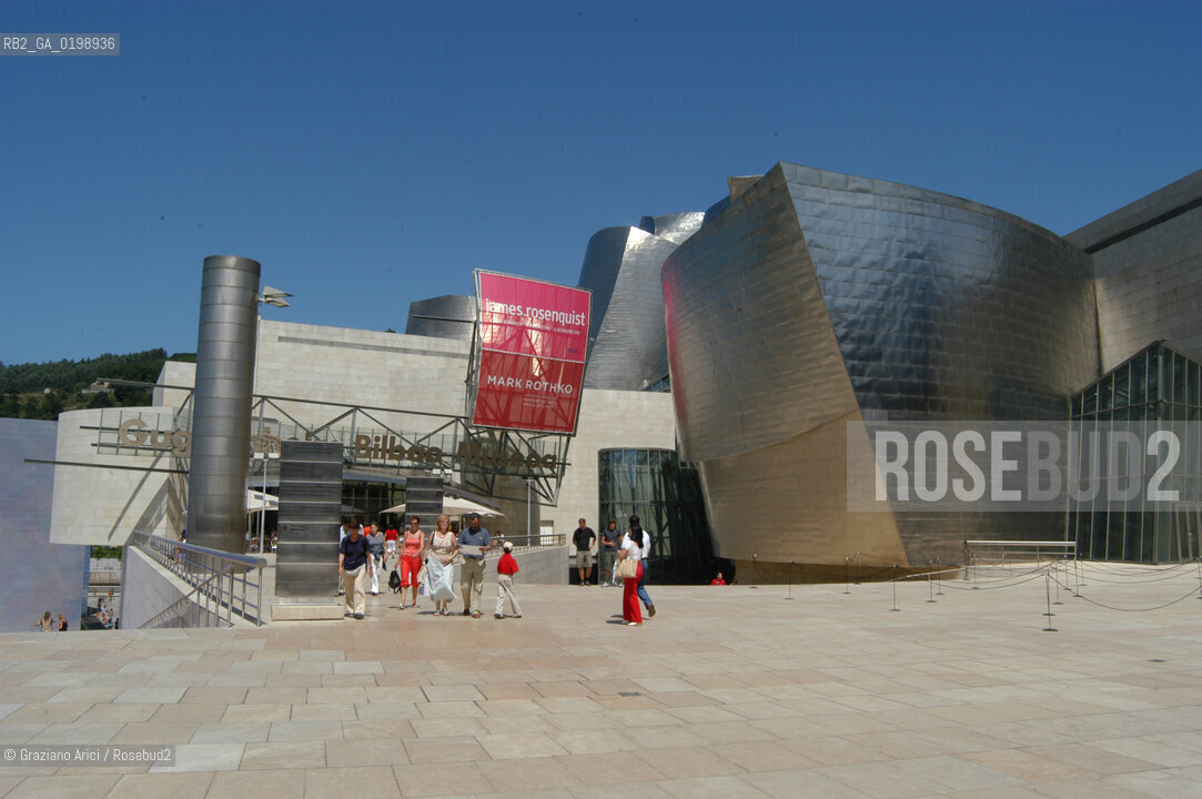 ( SPAGNA - SPAIN) BASQUE LAND VIZCAIA PAESI BASCHI : BILBAO : THE GUGGENHEIM MUSEUM DI FRANK GEHRY-  © 2004 Graziano Arici/Rosebud2 / GEO MUSEO ARCHITETTURA CONTEMPORANEA METALLO
