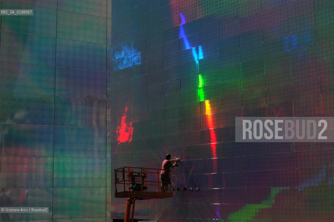 ( SPAGNA - SPAIN) BASQUE LAND VIZCAIA PAESI BASCHI : BILBAO : THE GUGGENHEIM MUSEUM DI FRANK GEHRY-  © 2004 Graziano Arici/Rosebud2 / GEO MUSEO ARCHITETTURA CONTEMPORANEA METALLO